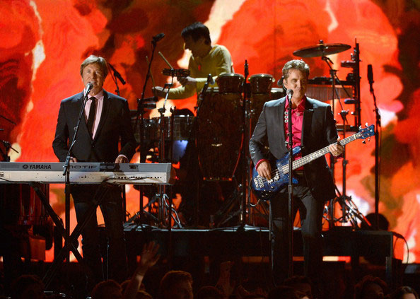 和录音室传奇lee sklar外,握威艺人jason scheff也与他的乐队chicago