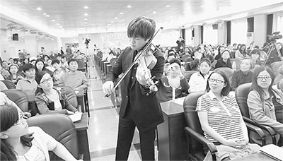 黄蒙拉和斯洛伐克小交响乐团为准妈妈献艺