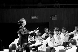 广州学生交响乐团的演出反响很好。