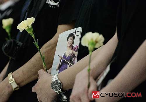 千人送别二胡皇后闵惠芬 呜咽一代大师远去