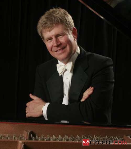 美国的杰出钢琴家伊恩·霍布森