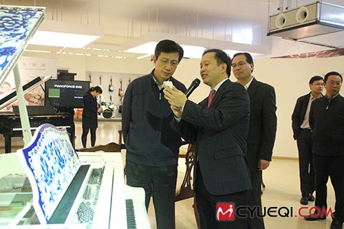 湖北省委常委尹汉宁考察柏斯钢琴生产基地