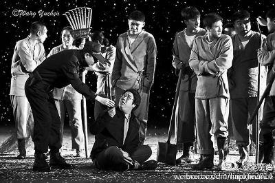 2014年，用“应接不暇”形容所有观剧人的状态，一点也不为过。这不仅是就剧目上演数量、演出类型、参演范围而言，更是与戏剧话题不断涌现、多媒介与戏剧互动频繁等当下戏剧生态出现的新问题、新变化息息相关。