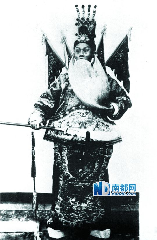 谭鑫培《定军山》饰黄忠剧照。清末，京剧由班社制发展为明星制，并在此基础上，形成了京剧的流派，比如谭鑫培的谭派。(资料图片)