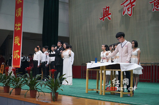 长沙学霸不止会念书快板钢琴朗诵样样耍来庆元旦