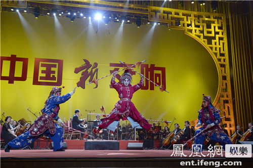 “众星捧月”中国“新交响”京剧“票友”齐声赞