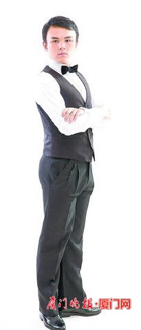 18岁自闭症男孩 在沉默的世界奏响钢琴