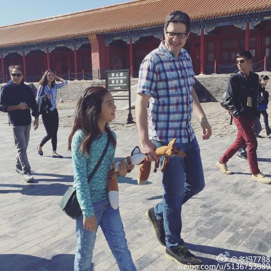 走高端国际路线的黄多多 用英文手写感谢信给钢琴老师