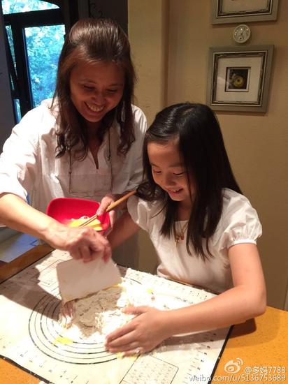 走高端国际路线的黄多多 用英文手写感谢信给钢琴老师