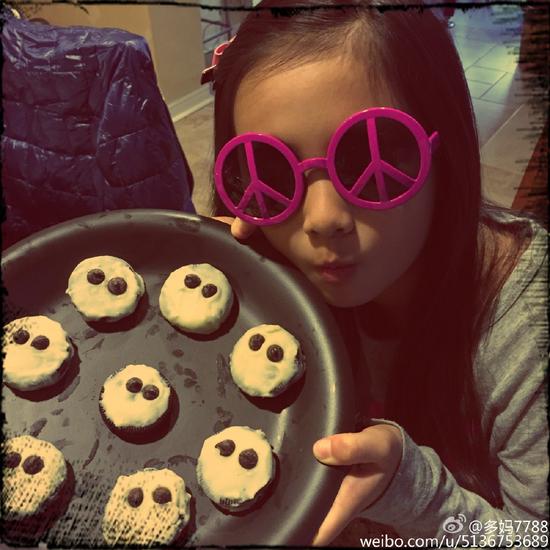 走高端国际路线的黄多多 用英文手写感谢信给钢琴老师