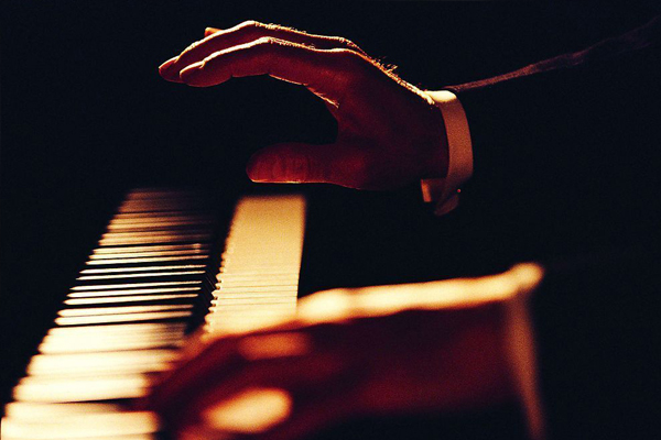 琴键内幕：钢琴为什么只有黑白两色