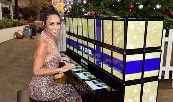 100台三星Galaxy Tab S2打造豪华钢琴