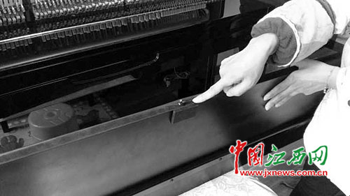 3万元钢琴购买半年后现裂痕 南昌欧歌钢琴城称人为外力所致