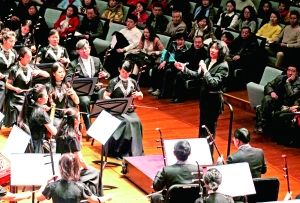 “民乐”《卡门》故意穿帮