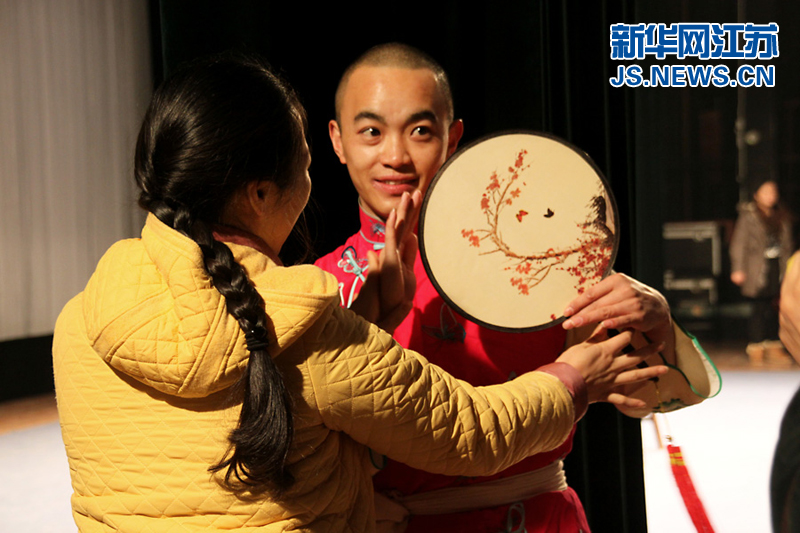 昆曲反串演出喜庆出炉