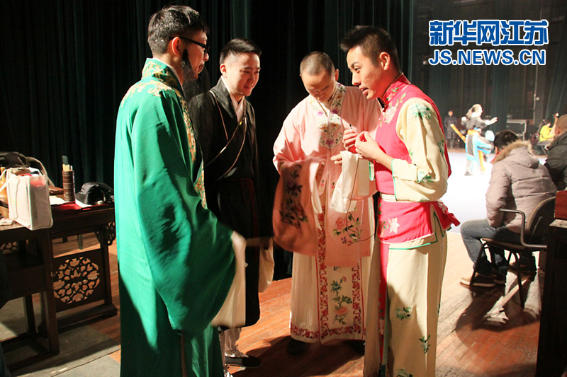 昆曲反串演出喜庆出炉