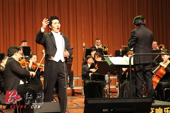 青年男中音周楠献唱。（姚泽子