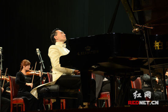 2015湖南新春音乐会奏响 徐守盛杜家毫出席聆听