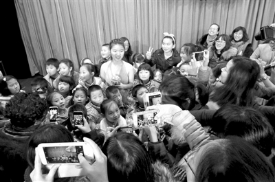 万小丫“指动心扬”钢琴独奏音乐会