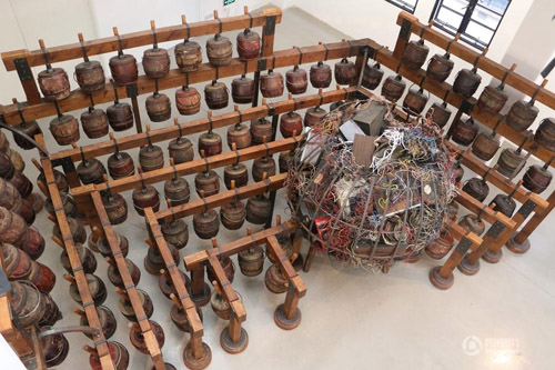 上海艺术家用101只中式旧马桶组成巨大乐器