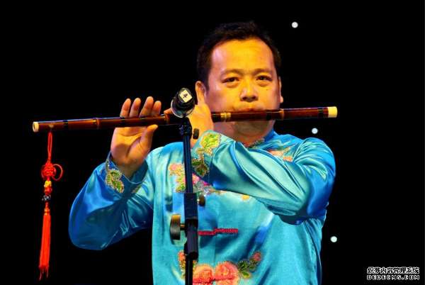 “诗城之夏”音乐会在马鞍山市人民会堂如期举行