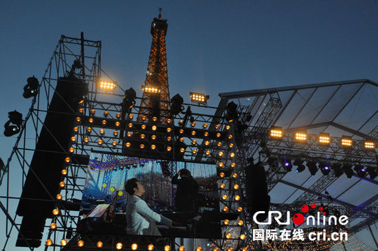 法国举行国庆音乐会 朗朗再度受邀献艺