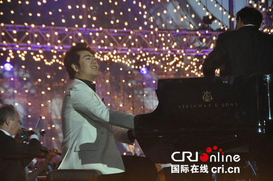 法国举行国庆音乐会 朗朗再度受邀献艺