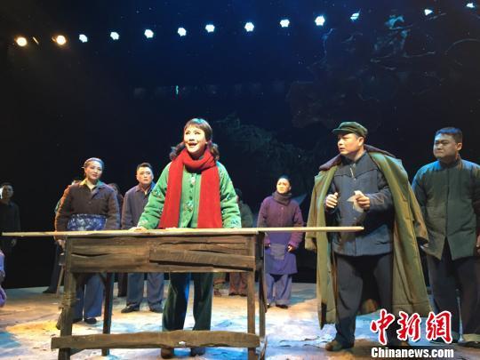 昨日 王阳娟在新式湘剧《月亮粑粑》演出