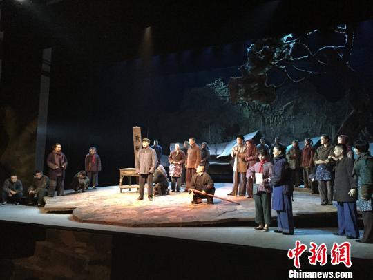 昨日 王阳娟在新式湘剧《月亮粑粑》演出