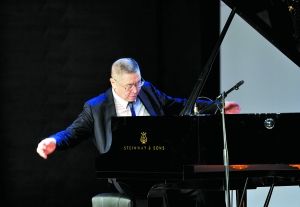 75岁刘诗昆：也无风雨也无晴