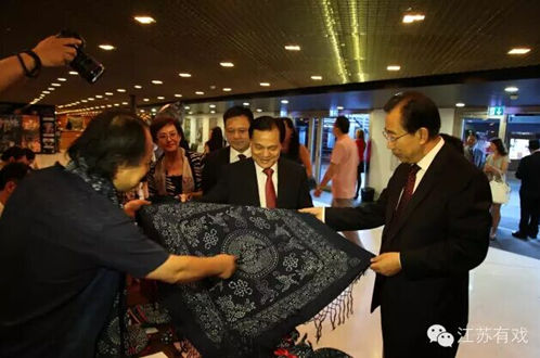 歌剧《运之河》在日内瓦精彩演出 瑞士音乐人纷纷好评