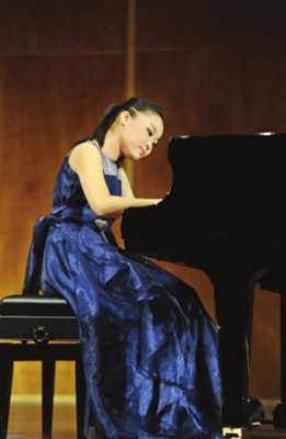 14岁冷敏悦 每天练琴四小时 琴技卓越