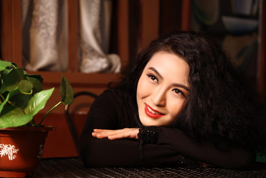 90后美女温森岚办独唱音乐会