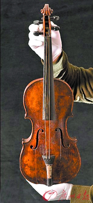 “泰坦尼克”小提琴90万英镑成交创纪录
