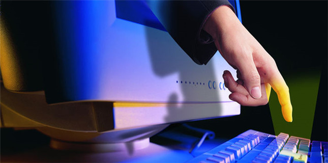 电商的本质还是零售，所以看O2O，不只看它线上有多强，还要看它线下的肌肉有几根