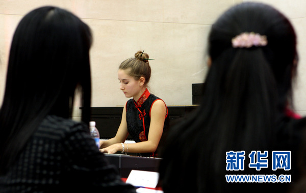 阿根廷少年情迷中国葫芦丝