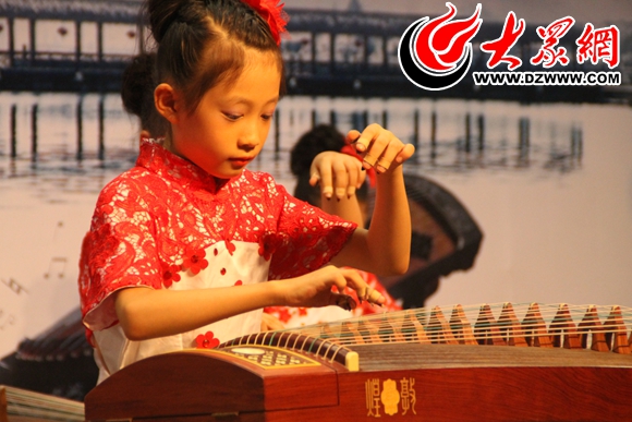 一曲古筝润心田，高山流水有神韵（图）