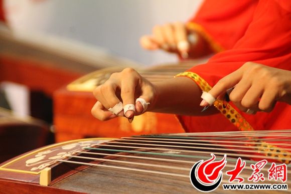 一曲古筝润心田，高山流水有神韵（图）