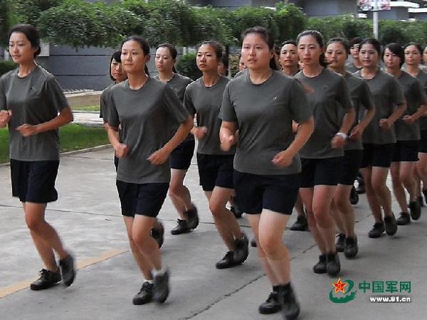 联合军乐团女兵演奏员：一群美丽的女汉子