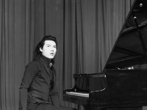 钢琴小王子回乡举办音乐会