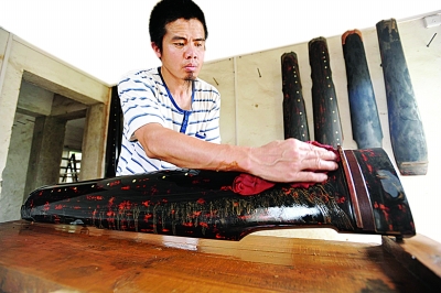 东湖畔有个“手工艺术村” 越南博士情迷古琴