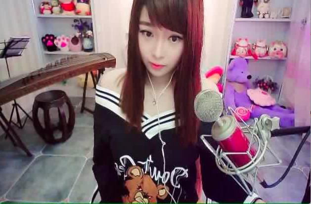 网络女主播月入10万 弹古筝唱歌唠嗑每天都直播