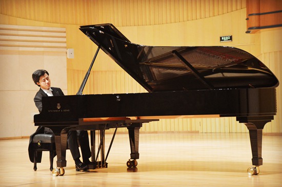 张海鸥钢琴音乐会奏响郑州艺术中心音乐厅