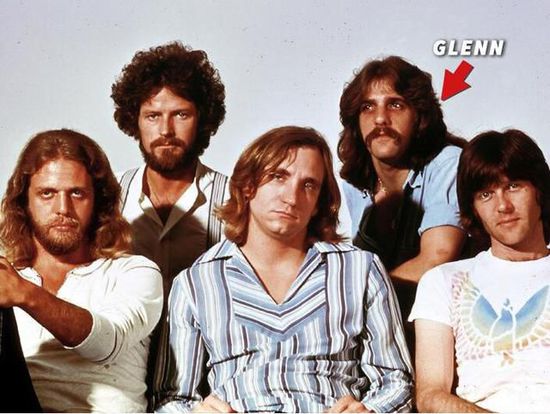 著名美国摇滚乐队老鹰乐队主唱格列·弗雷去世