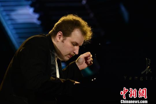 捷克“钢琴王子”卢卡斯·范特捷在湖北宜昌举办独奏音乐会