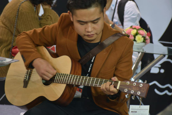 Nices 2016上海国际乐器展完美收官 Koaloha Boss现场指导