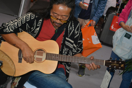 Nices 2016上海国际乐器展完美收官 Koaloha Boss现场指导