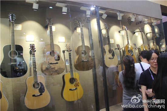 2016上海国际乐器展 马丁吉他 和 日本电子乐器Korg