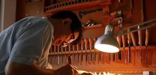 郑荃大师亲临广州展演示提琴制作技艺