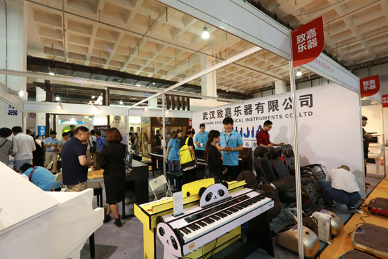 北京乐器展开幕 钢琴展商闪亮登场